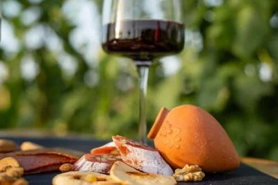 Thumbnail Degustazione di vini tradizionali georgiani Qvevri con liquori locali a Bolnisi