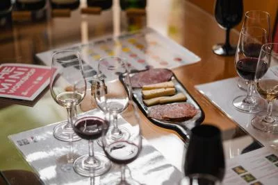 Thumbnail Bordeaux : dégustation de vins avec accords gourmands de fromages et de charcuteries