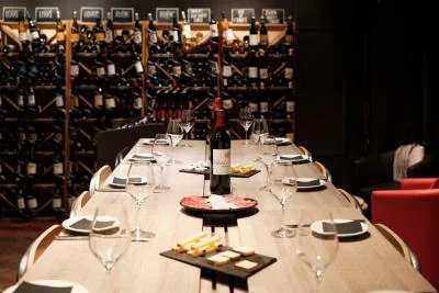 Thumbnail Dégustation de vins et de fromages à Paris Bastille
