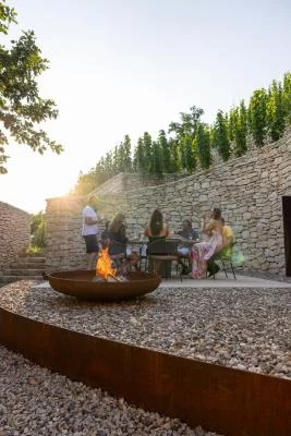 Thumbnail Exklusive private Weinprobe mit lokalen Köstlichkeiten im Boutique-Weingut Jabloňka