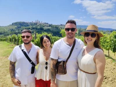 Thumbnail Weinerlebnisse in der Toskana: 3 Weingüter Tour von Florenz, San Giminiano oder Chianti