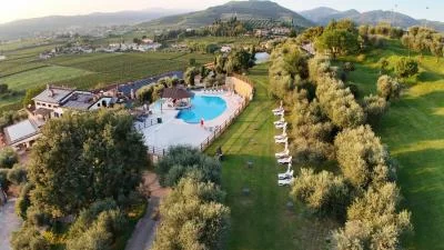 Thumbnail Dégustation de vins, amuse-bouches et accès à la piscine au Sporting Hotel San Felice à Illasi