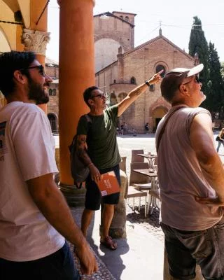 Thumbnail Ruta gastronómica y vinícola en grupo reducido por Bolonia con un lugareño