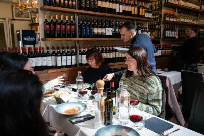 Thumbnail Ruta gastronómica y vinícola en grupo reducido por Florencia con un local