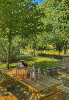 Thumbnail Expérience de pique-nique au château de Razzano avec vin et visite du musée