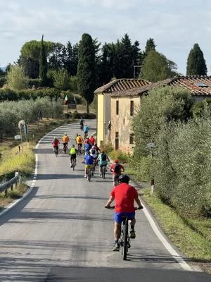 Thumbnail Peccioli: Excursión en bicicleta eléctrica por la Toscana, curso de elaboración de pizzas y almuerzo