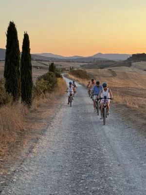 Thumbnail Peccioli: Excursión en bicicleta eléctrica por la Toscana, curso de elaboración de pizzas y almuerzo