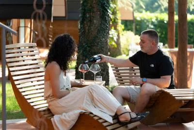Thumbnail Schlafen in einem Weinfass in der Nähe von Rom: Romantischer Kurzurlaub mit 4 Weinproben