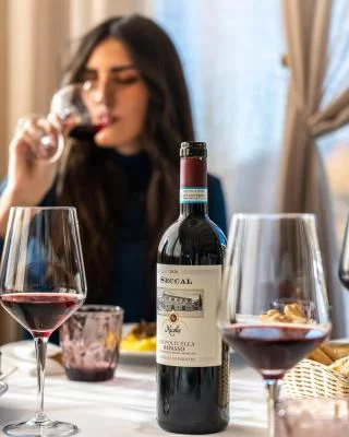 Thumbnail Weinprobe mit regionalen Produkten und Kellerführung bei Nicolis im Valpolicella