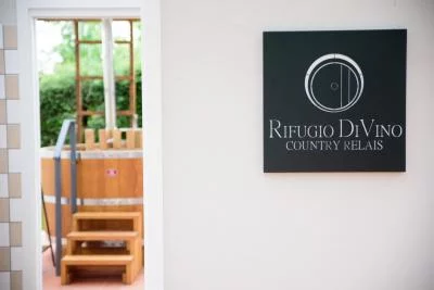 Thumbnail Soggiorno esclusivo in botte di vino per coppie con degustazione di 7 vini e 7 piatti gourmet presso la Cantina Le Macchie