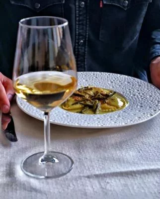 Thumbnail Visite exclusive d'une cave, dégustation de 7 vins et 7 plats gastronomiques à la Cantina Le Macchie