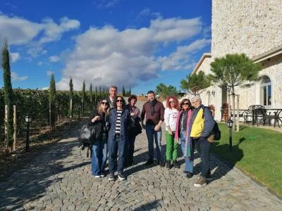 Thumbnail Tour di piccoli gruppi di monasteri e cantine da Sofia con pranzo