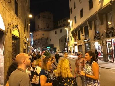 Thumbnail Oltrarno at Sunset: Florence Wine & Walking Experience