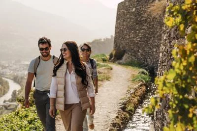 Thumbnail Paseo gastronómico por los viñedos y degustación en Les Celliers de Sion (Valais)