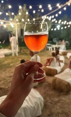 Thumbnail Yoga y cata de vinos en La Vinarte: Práctica de Yoga y Picnic a la Luz de la Luna