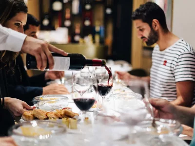 Thumbnail Visite nocturne de Séville : vin et gastronomie