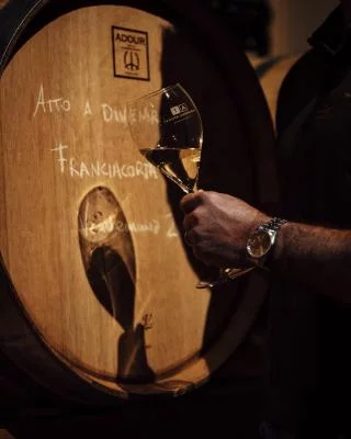 Thumbnail Explorer Franciacorta : visite de vignobles et déjeuner local authentique à Tenuta Ambrosini