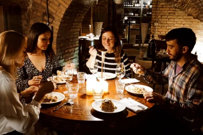 Thumbnail Candlelight Wine Pairing Dinner in den antiken Agrippa-Thermen in Rom