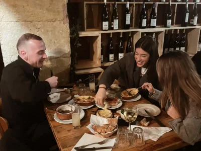 Thumbnail Marseille Food &amp; Wine Tour : Soirée gourmande sur le Vieux-Port