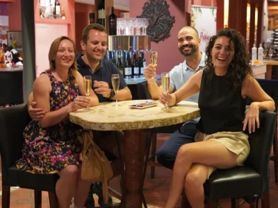Thumbnail Ruta de Tapas por Málaga: Bares Locales, Vinos Icónicos y Tapas