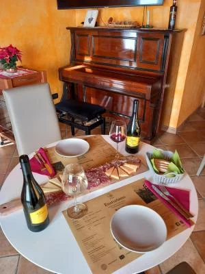 Thumbnail Experiencia en la Escuela del Vino con comida y catas en Dofinè