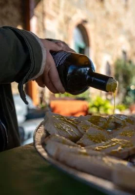 Thumbnail Esperienza di olio d'oliva e vino tra il frantoio Conio 18 e la cantina Fattoria Dianella 1 a Vinci