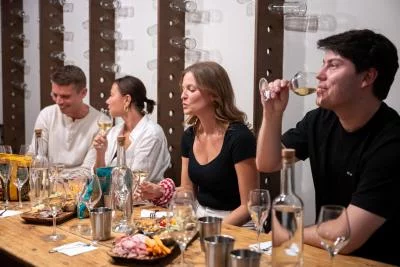 Thumbnail Paris Midday Wine Course & Tasting with the Sommelier: 4 Wines & Aperitif Boards