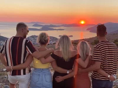 Thumbnail Dubrovnik Scenic Sunset Tour mit einem Premium Weinerlebnis für kleine Gruppen