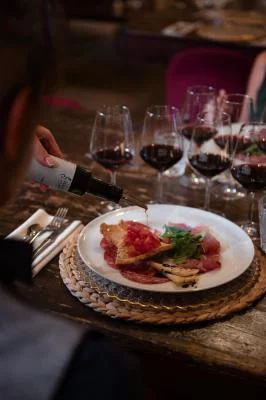 Thumbnail San Gimignano: Experiencia de maridaje de queso y vino en Poggio ai Laghi