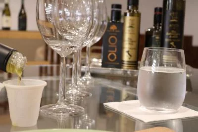 Thumbnail Experiencia Sabores de Sicilia en Giardini Naxos: Catas de Vino, Aceite y Artesanía