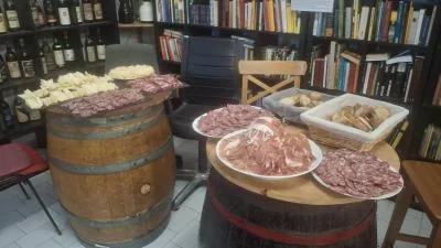 Thumbnail Cata de vinos rústicos y especialidades locales en el corazón de Trieste